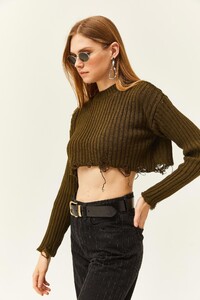 yirtik-detayli-kalin-crop-triko-kazak--4b4407.jpg