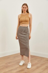 yirtmacli-cizgili-likrali-midi-etek-ta-4609-b.jpg