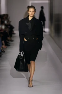 00016-khaite-spring-2025-ready-to-wear-credit-brand.webp.thumb.webp.a6e659655586c8f4dd1b70873c3368b5.webp