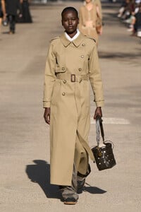00027-stella-mccartney-spring-2024-ready-to-wear-credit-gorunway.thumb.jpg.0a6235a32ac197963a5eb461343b795b.jpg