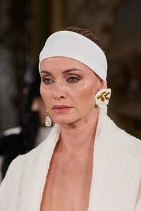 00056-schiaparelli-spring-2024-ready-to-wear-detail-credit-gorunway.thumb.jpg.24b58c6eb4e7a308c99069ffb35b8e17.jpg