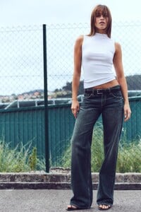 02569237401-p.jpg