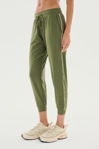 02_LEXI_RIGOR_BRA_A6045_AIRWEIGHT_JOGGER_7_8_PIPING_E2076_OL.jpg