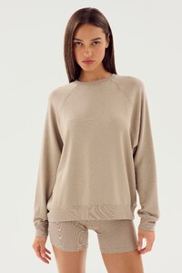 16_ANDIE_OVERSIZED_FLEECE_SWEATSHIRT_D4200_LATTE_D1_0018.jpg