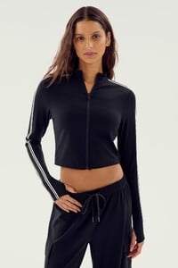 16_LEO_AIRWEIGHT_JACKET_CROP_I2049_ALEX_AIRWEIGHT_CARGO_PANT (2).jpg