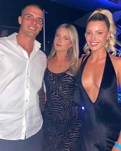 [2021.12.20] scarlett.mayer__269591626_610364723626718_3834303796029247631_n.jpg