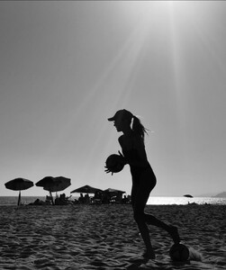 [2024.09.03] alessandraambrosio_458378981_18457892890000670_3545573804444296748_n.jpg