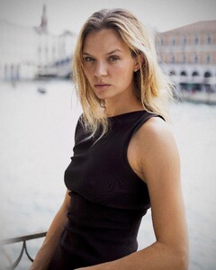 [2024.09.06] josephineskriver_458518863_1227663268577763_1739625804570195109_n.jpg