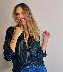 [2024.09.07] alessandraambrosio_458929792_18458653255000670_930856637598214200_n.jpg