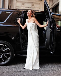 [2024.09.10] alessandraambrosio_heathersmithstyles_459237031_403821576065367_986139905338472888_n.jpg