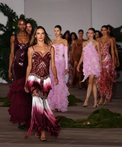 [2024.09.11] alessandraambrosio_459323807_18459429472000670_5148591480975343791_n.jpg