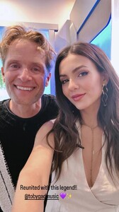 2024_09.17victoriajustice_3459230276811973588.thumb.jpg.af2a006f418403fa3fbe17e69f7d6924.jpg