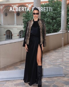 [2024.09.18] sofiaresing_459610329_18460260421031551_7540264397616715679_n.jpg