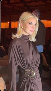 2024_09.21voguemagazine_9545941587A6AFC428132391F38F0C8B_video_dashinit.thumb.jpg.d08c06d2f514e81dc68d51391d035745.jpg
