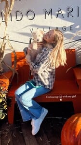 [2024.09.28] elizabethcturner_3467527554018549789.jpg