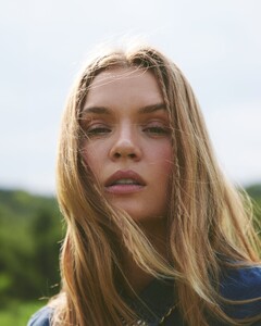 [2024.09.28] josephineskriver_461579781_454353786973366_2335400414315951019_n.jpg