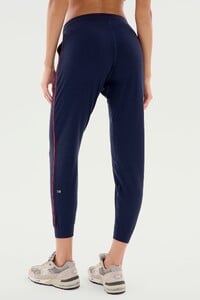 25_AIRWEIGHT_JOGGER_7_8_PIPING_E2076_MZW_ELLA_AIRWEIGHT_HIGH (1).jpg