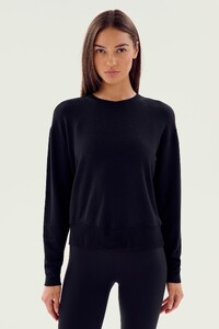 30_SONJA_FLEECE_SWEATSHIRT_D4198_BLACK_D3_0023.jpg