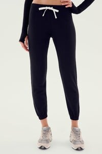 34_LOUISE_RIB_LONG_SLEEVE_CROP_D3097_BLACK_SONJA_FLEECE_SWEA (2).jpg