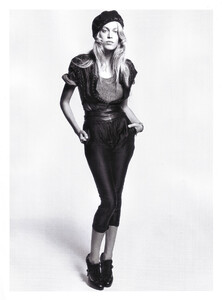 37282_The_black6_the_gold6_the_glam_173_122_121lo.thumb.jpg.c2cb3b57f729501f937817baac449d75.jpg