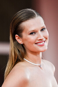 509090133_zibeno7-for-hqcelebcorner-net_69.jpg