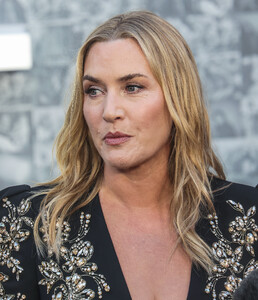 509930270_kate-winslet-lee-007.jpg