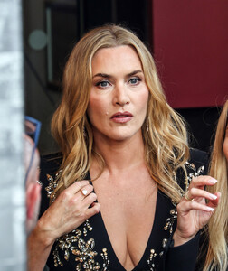 509930276_kate-winslet-lee-008.jpg