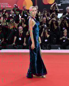 509971968_zibeno7-for-hqcelebcorner-net_07 (1).jpg
