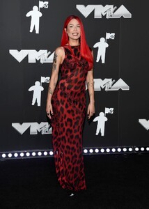 511767351_halsey-1.jpg