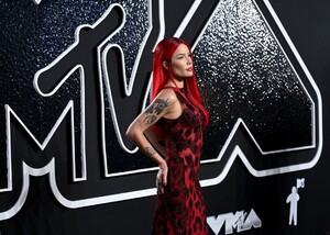 511767356_halsey-2.jpg