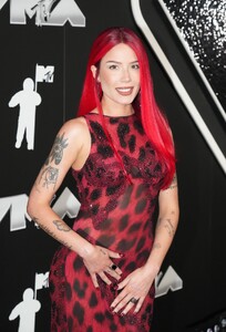 511767398_halsey-9.jpg