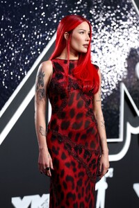 511767436_halsey-13.jpg