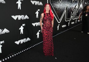 511767484_halsey-17.jpg
