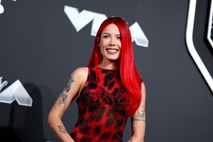 511767500_halsey-19.jpg