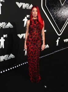 511767564_halsey-28.jpg
