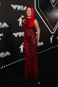 511767642_halsey-35.jpg