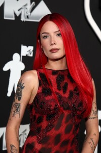 511767654_halsey-36.jpg