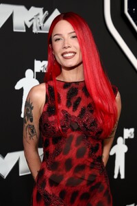 511767675_halsey-39.jpg