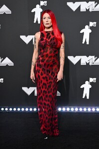 511767700_halsey-42.jpg