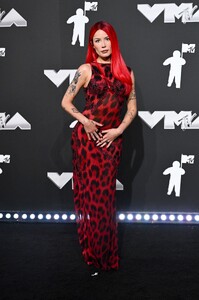 511767723_halsey-44.jpg