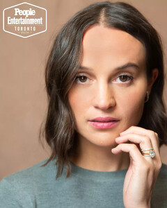 511790216_alicia-vikander.jpg