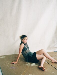 512615899_heroine-magazine-issue-21-featuring-kiernan-shipka-3.jpg