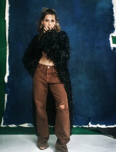 512615909_heroine-magazine-issue-21-featuring-kiernan-shipka-2.jpg