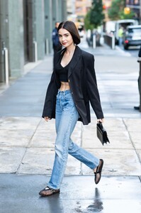 513116657_lily3-1.jpg