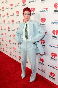 514987057_halsey-8.thumb.jpg.3c80e7d10bf333bcf91bd3458ccf06d3.jpg
