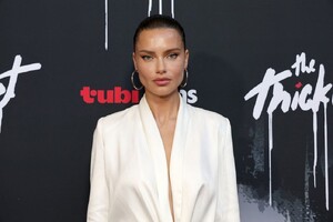 62899155-adriana-lima.jpg