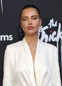 62899156-adriana-lima.jpg