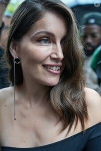 7790834-laetitia-casta-lors-du-defile-courreges-580x0-2.jpg