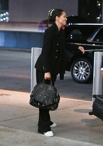Adriana_Lima_at_JFK_Airport_in_New_York_09-23-2024__1_.thumb.jpg.5cbdbb4b208956a701a27cfac4a5d4c5.jpg