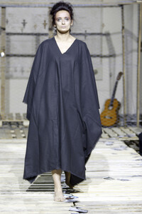 AlexsandroPalombo2003WomenRTW1.thumb.jpg.2a30797931f3f51f3e2c96b7a0cdc8b7.jpg